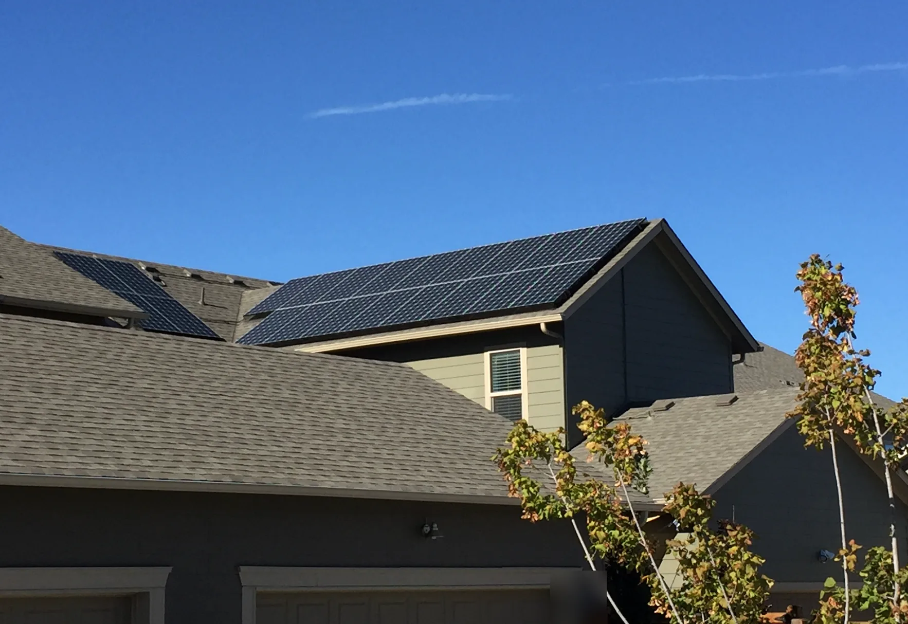 Two-plane rooftop array